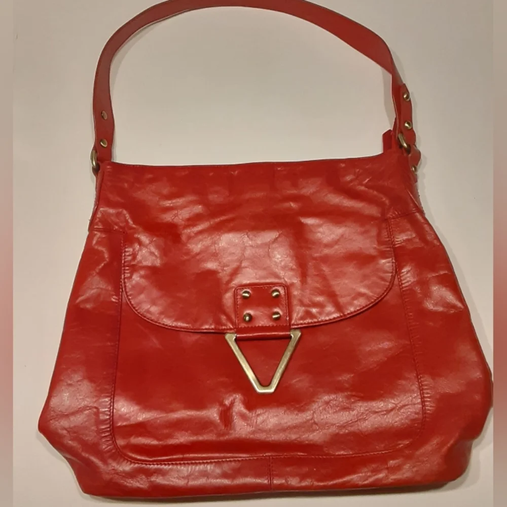 Victor Shoulder Bag